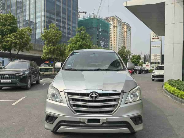 Toyota Innova 2.0E-2015 MT màu Bạc
